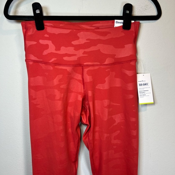 Old Navy Women's Powersoft 7/8 Elevate Leggings Red Camo Athletic NEW Size Large - Picture 2 of 13